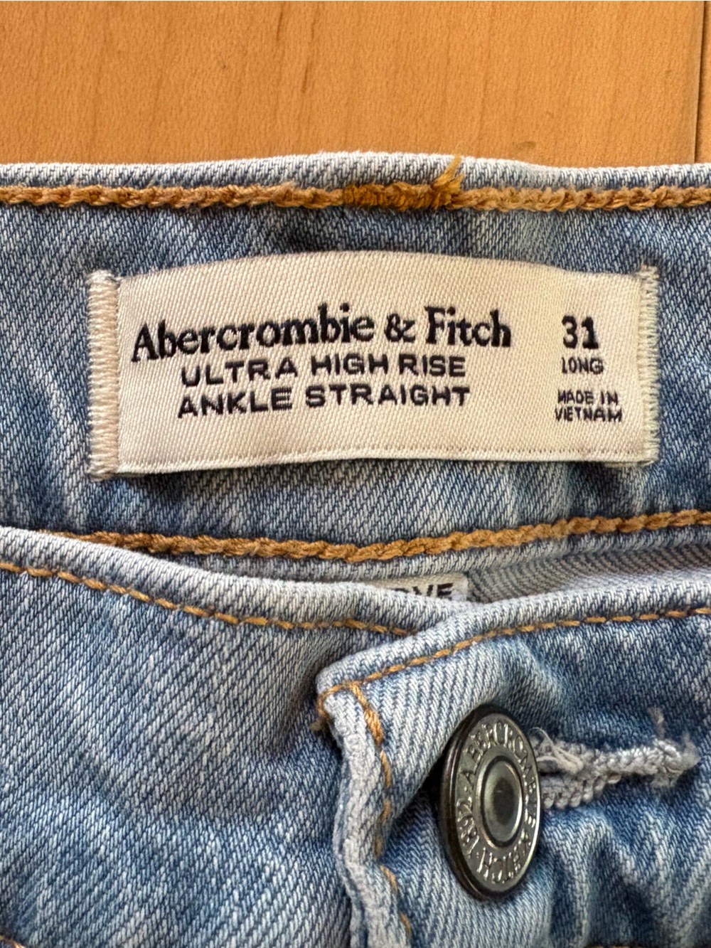 A&F Ultra High Rise Ankle Straight - long